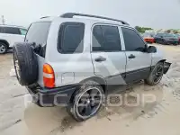 2003 Chevrolet TRACKER photo