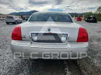 2003 Lincoln Town photo