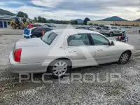 2003 Lincoln Town photo