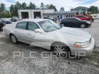 2003 Lincoln Town photo