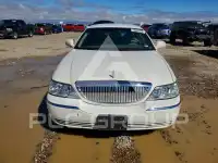 2003 Lincoln Town photo
