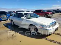 2003 Lincoln Town photo