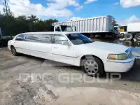 2003 Lincoln Town фото