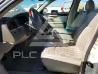 2003 Lincoln Town photo