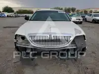 2003 Lincoln Town фото