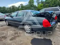 2003 Lincoln Town фото