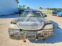 2003 Lincoln Town фото