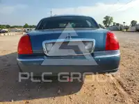 2003 Lincoln Town photo