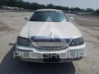 2003 Lincoln Town фото