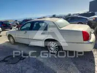 2003 Lincoln Town photo