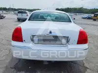 2003 Lincoln Town фото