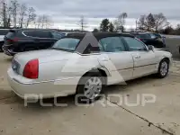 2003 Lincoln Town photo