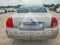 2003 Lincoln Town photo