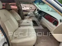 2003 Lincoln Town photo