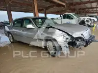 2003 Lincoln Town photo