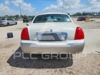 2003 Lincoln Town фото