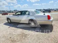2003 Lincoln Town фото