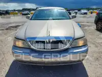 2003 Lincoln Town photo