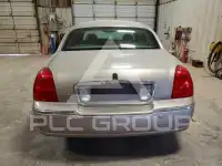 2003 Lincoln Town photo