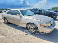 2003 Lincoln Town photo
