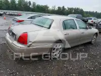 2003 Lincoln Town photo