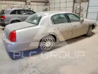 2003 Lincoln Town photo