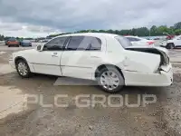 2003 Lincoln Town photo