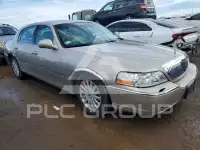 2003 Lincoln Town photo