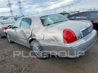 2003 Lincoln Town photo