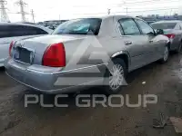 2003 Lincoln Town photo