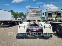 2003 Volvo VNL photo