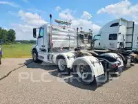2003 Volvo VNL photo