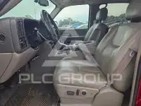 2004 Chevrolet Suburan photo