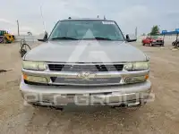 2004 Chevrolet Suburan photo