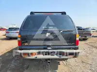 2004 Chevrolet Suburan photo