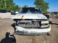 2004 Chevrolet Suburan photo
