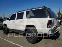 2004 Chevrolet Suburan photo
