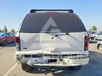 2004 Chevrolet Suburan photo