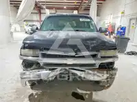 2004 Chevrolet Suburan photo