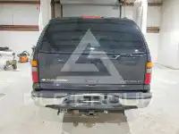2004 Chevrolet Suburan photo