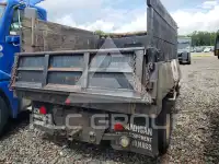 2004 Chevrolet Silverado photo