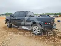 2004 Chevrolet Silverado photo