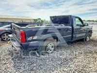 2004 Chevrolet Silverado photo