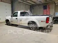 2004 Chevrolet Silverado photo