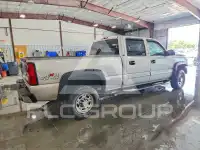 2004 Chevrolet Silverado photo