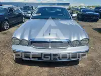2004 Jaguar XJ photo