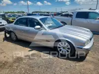 2004 Jaguar XJ photo