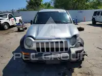 2004 Jeep LIBERTY photo