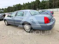 2004 Lincoln Town photo