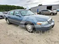 2004 Lincoln Town photo